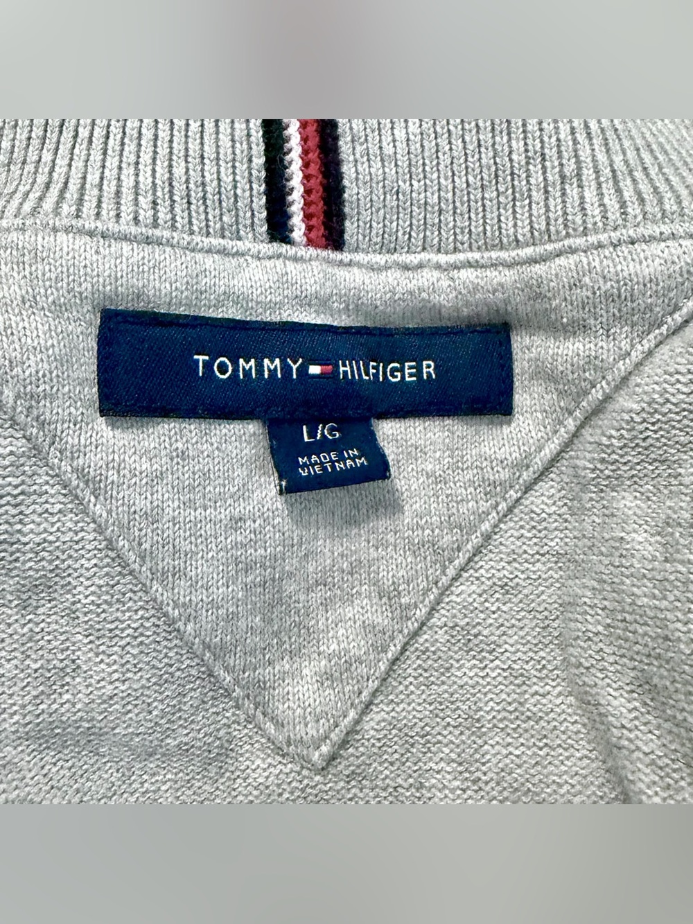 Tommy Hilfiger Men’s Light Gray Pullover with 1/4 zip Sz L - Picture 2 of 3